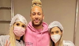 Neymar apareceu com os fios loiros