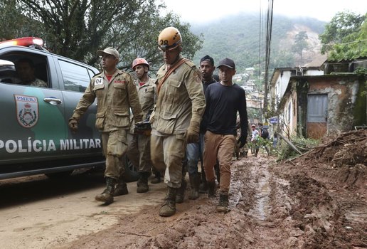 Sobe para 78 número de mortos por causa das chuvas em Petrópolis