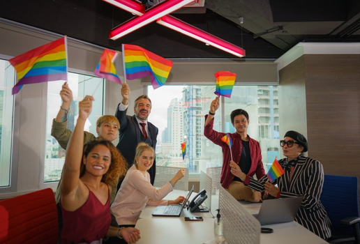 Empresas que investem em políticas inclusivas colhem benefícios como maior engajamento e melhoria do clima organizacional (Imagem: Mongkolchon Akesin | Shutterstock)