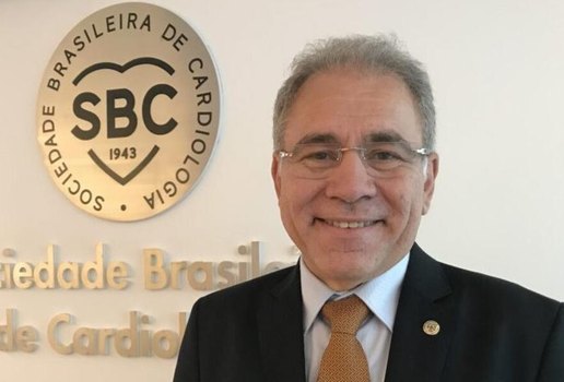 Marcelo Queiroga lamenta a morte de 500 mil brasileiros pela covid-19