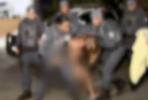 Mulher presa nua protesto suspeita golpe sp c5ac26e3dd