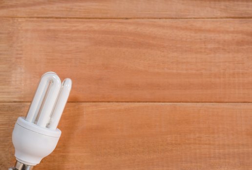 Lampada sobre uma mesa