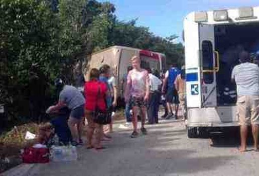 Turistas sao resgatados apos acidente de onibus no caribe mexicano 1513739589184 615x300