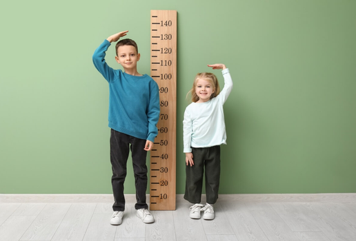 Crescimento anormal pode indicar problemas de baixa estatura que nem sempre estão relacionados à genética (Imagem: Pixel-Shot | Shutterstock)