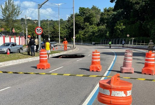 Ônibus de JP sofrem alterações após cratera na AV. Pedro II