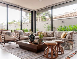 A primavera traz frescor e leveza para a decoração (Projeto: Paiva e Passarini Arquitetura | Imagem: Xavier Neto)