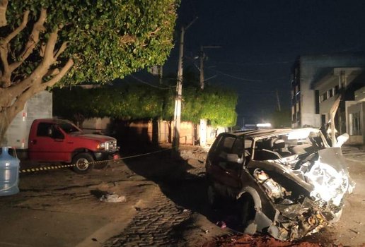 Colisão entre carro e poste mata adolescente no interior da Paraíba