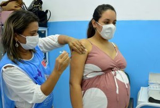 Câmara aprova prioridade para grávidas na vacinação contra Covid-19