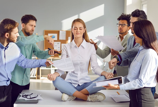 A realização de várias tarefas ao mesmo tempo pode desencadear vários efeitos no corpo e na mente (Imagem: Studio Romantic | Shutterstock)