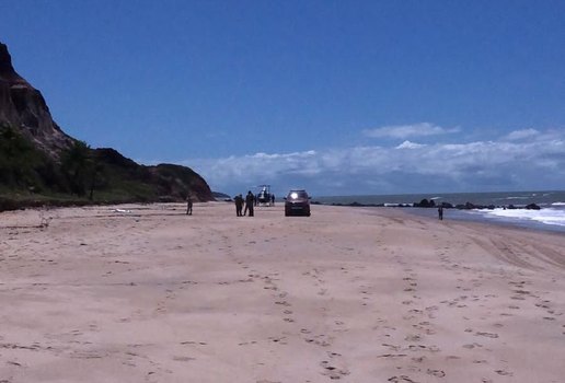 Corpo de Bombeiros foi acionado para socorrer três vítimas na praia.