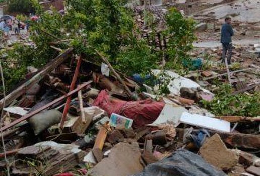 Rompimento de reservatório destrói casas e deixa feridos na PB