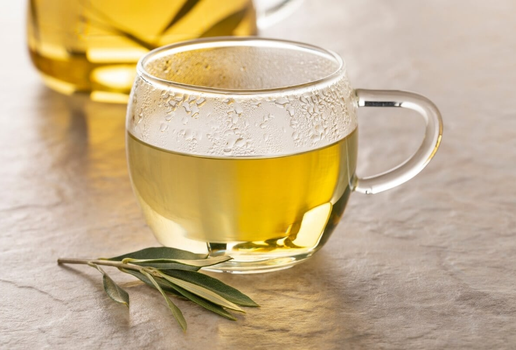 Chá de oliveira com gengibre e limão (Imagem: Picture Partners | Shutterstock)