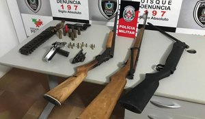 Policia Militar prende grupo suspeito e apreende cinco armas de fogo no Sertao