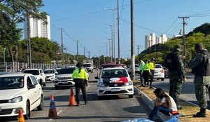 Por causa do acidente, o trânsito ficou lento no trecho