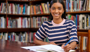 A prova de biologia do Enem avalia a capacidade do aluno de aplicar o saber de forma crítica e prática (Imagem: PeopleImages.com - Yuri A | Shutterstock)