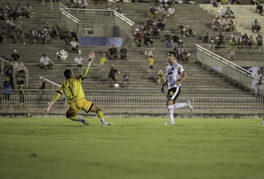 Primeiro gol da partida foi marcado por Renatinho