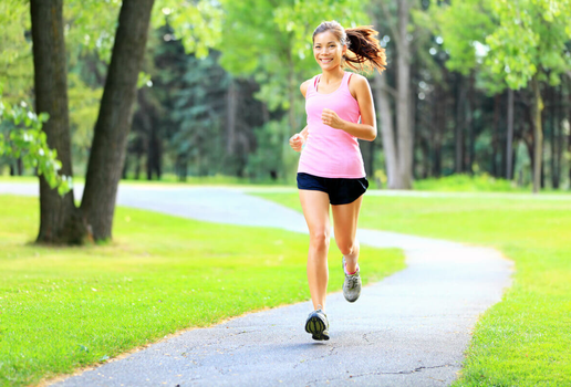 Atividade física é benéfica para quem tem prisão de ventre (Imagem: Maridav | Shutterstock)