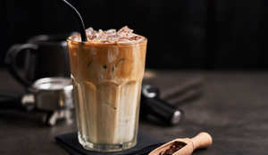 Shake de café com aveia e whey protein (Imagem: xMarshall | Shutterstock)