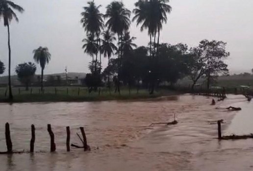 Reservatório de água não suportou o volume