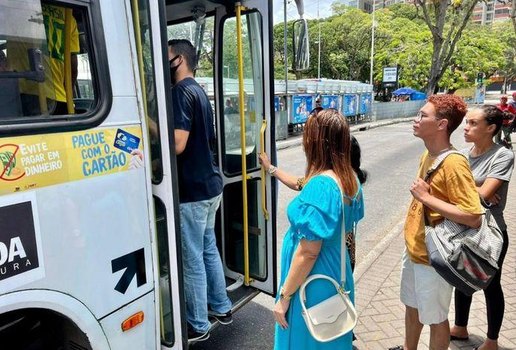 Passageiros reclamam de troco incompleto nos ônibus