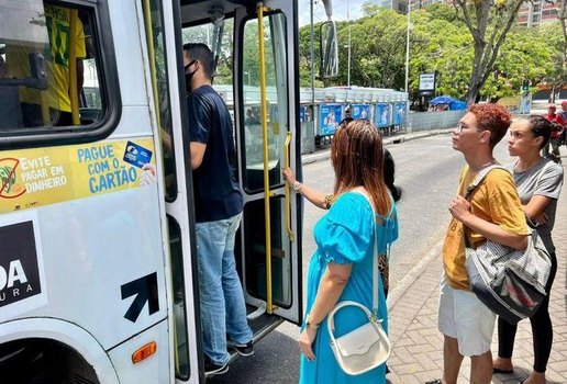 Passageiros reclamam de troco incompleto nos ônibus