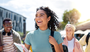 A vida universitária é uma das fases mais intensas e transformadoras da vida adulta (Imagem: PeopleImages.com - Yuri A | Shutterstock)