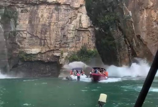 O acidente aconteceu por volta das 12h30, no Lago de Furnas