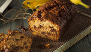 Pão de banana com chocolate (Imagem: Brent Hofacker | Shutterstock)