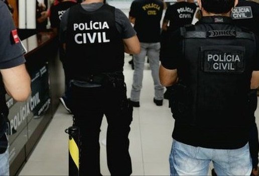 Suspeitos estão sendo conduzidos por equipes da Polícia Civil à Central de Polícia