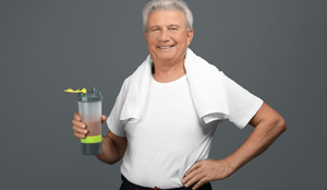 O uso de alguns suplementos alimentares é benéfico para os idosos (Imagem: Africa Studio | Shutterstock)