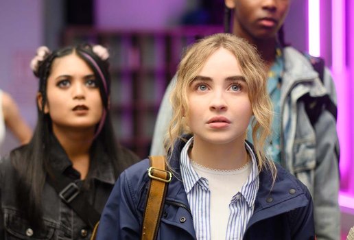 Sabrina Carpenter ira protagonizar o filme Alice no Pais das Maravilhas