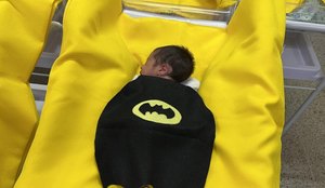 Bebês prematuros viram super-heróis no Dia das Crianças em João Pessoa