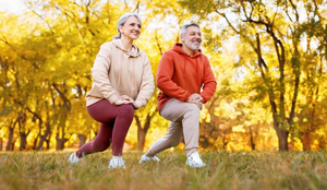 A prática regular de atividade física promove uma melhor qualidade de vida e maior independência aos idosos (Imagem: Evgeny Atamanenko | Shutterstock)