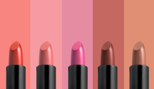 Escolher o tom de batom correto realça os traços e ilumina o rosto (Imagem: Retouch man | Shutterstock)