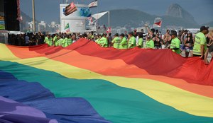 Projeto visa proibir a presença de crianças na Parada LGBT da capital
