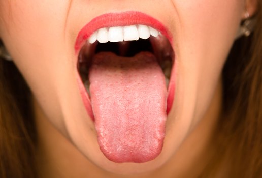 Conheça 12 sinais de alerta na língua que jamais deve ignorar