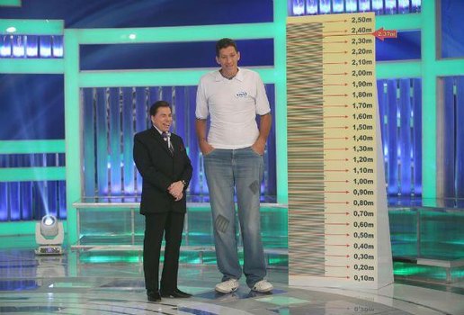 Ninão, o homem mais alto do Brasil, vai ter perna amputada na PB