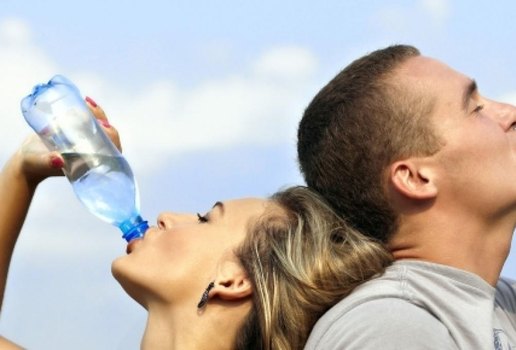 Beber bastante agua diminui os riscos de ataques cardiacos em 41 1545733