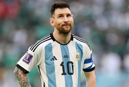 Messi entra em campo representando a Argentina mais uma vez