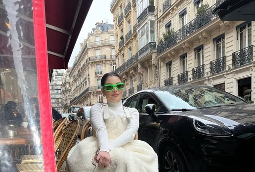 Gkay ressurge em Semana de Moda em Paris após série de polêmicas