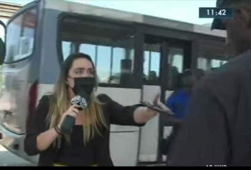 Repórter do SBT é intimidada durante link ao vivo em terminal no Rio