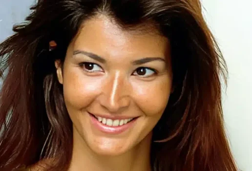 Roberta close 1200 2 966x506 jpg