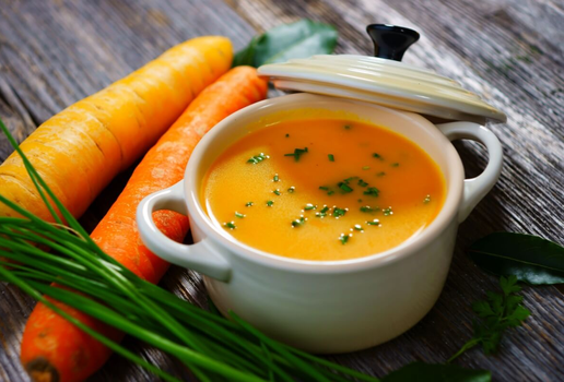 Sopa de cenoura (Imagem: Dani Vincek | Shutterstock)