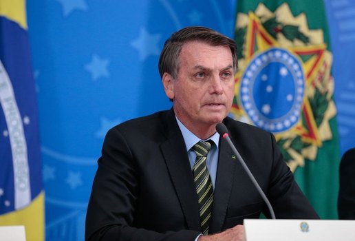 Bolsonaro foi internado após alegar dores abdominais
