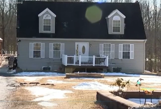 Criança desaparecida há dois anos é encontrada em cômodo debaixo de escada nos EUA