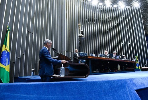 O projeto foi relatado pelo senador Romário.
