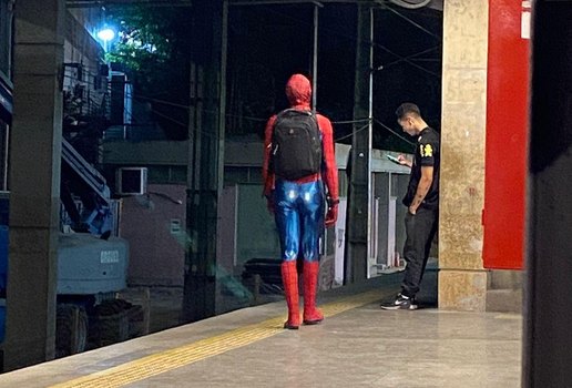 Homem aranha briga metro bh