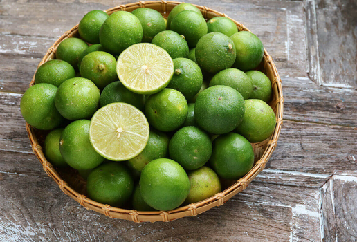 O limão é um ingrediente indispensável na cozinha (Imagem: preecha2531 | Shutterstock)