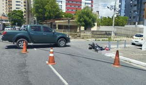 Motocicleta foi atingida por caminhonete