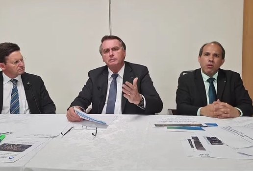 Bolsonaro volta a dizer que não tomará a vacina contra a covid-19